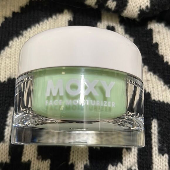 NEW- Moxy / Bath & Body Works- Sensitive Skin Face Moisturizer - Picture 2 of 4